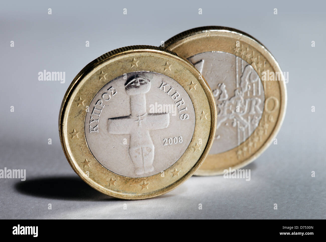 Zwei 1-Euro-Münzen aus Zypern. Stockfoto