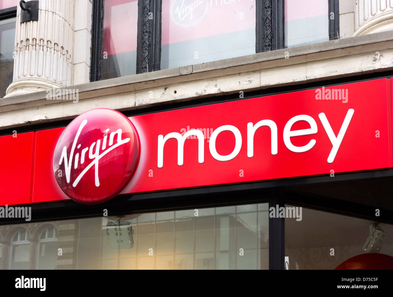 Virgin Money Store auf Briggate, Leeds, West Yorkshire, Großbritannien Stockfoto