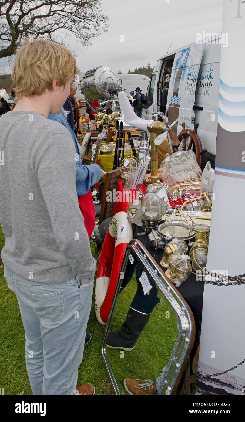 Standinhaber bei Beaulieu Boot durcheinander Stockfoto