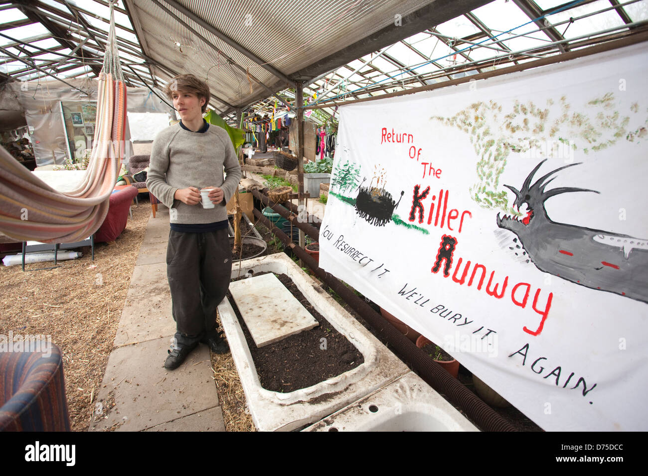 Anti-Heathrow dritte Start-und Landebahn Gemeinschaft, Sipson, London, UK. Bild zeigt Demonstrant Jo Rake in Transition Heathrow Community. Stockfoto