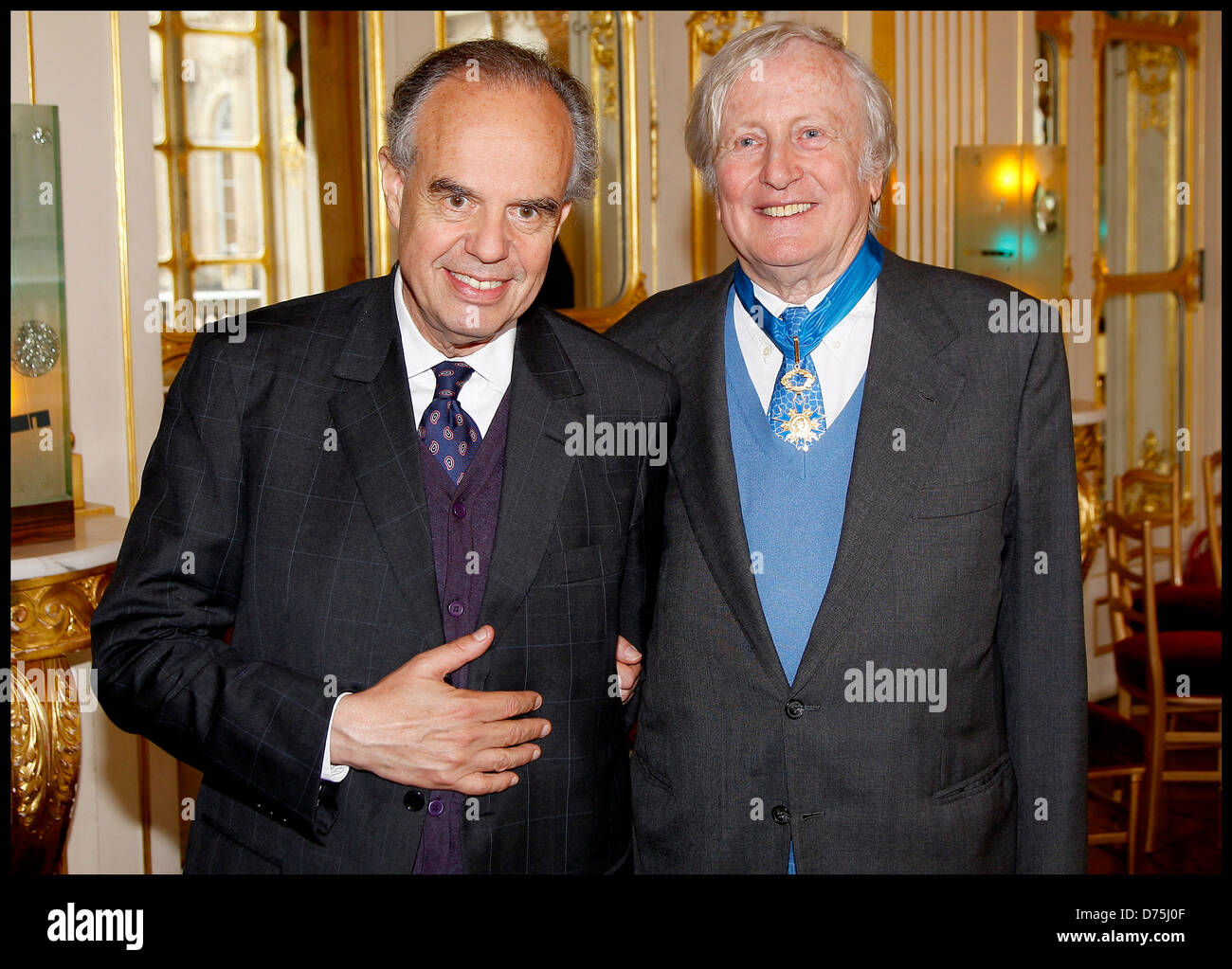 Französische Kulturminister Frédéric Mitterrand und Claude Rich bei einer Zeremonie zu Ehren Schauspieler Claude Rich, Michel Duchaussoy, Stockfoto