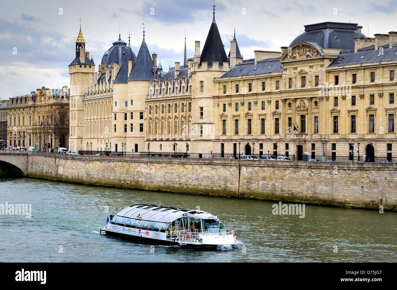 La Conciergerie und dem Fluss Seine Paris Frankreich Stockfoto