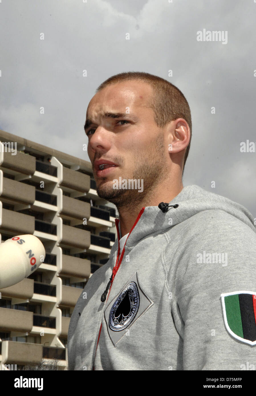 Wesley Sneijder und der niederländische Fußball-Nationalmannschaft kommen am Hotel Huis ter Duin Noordwijk, Niederlande - 08.08.11 Stockfoto