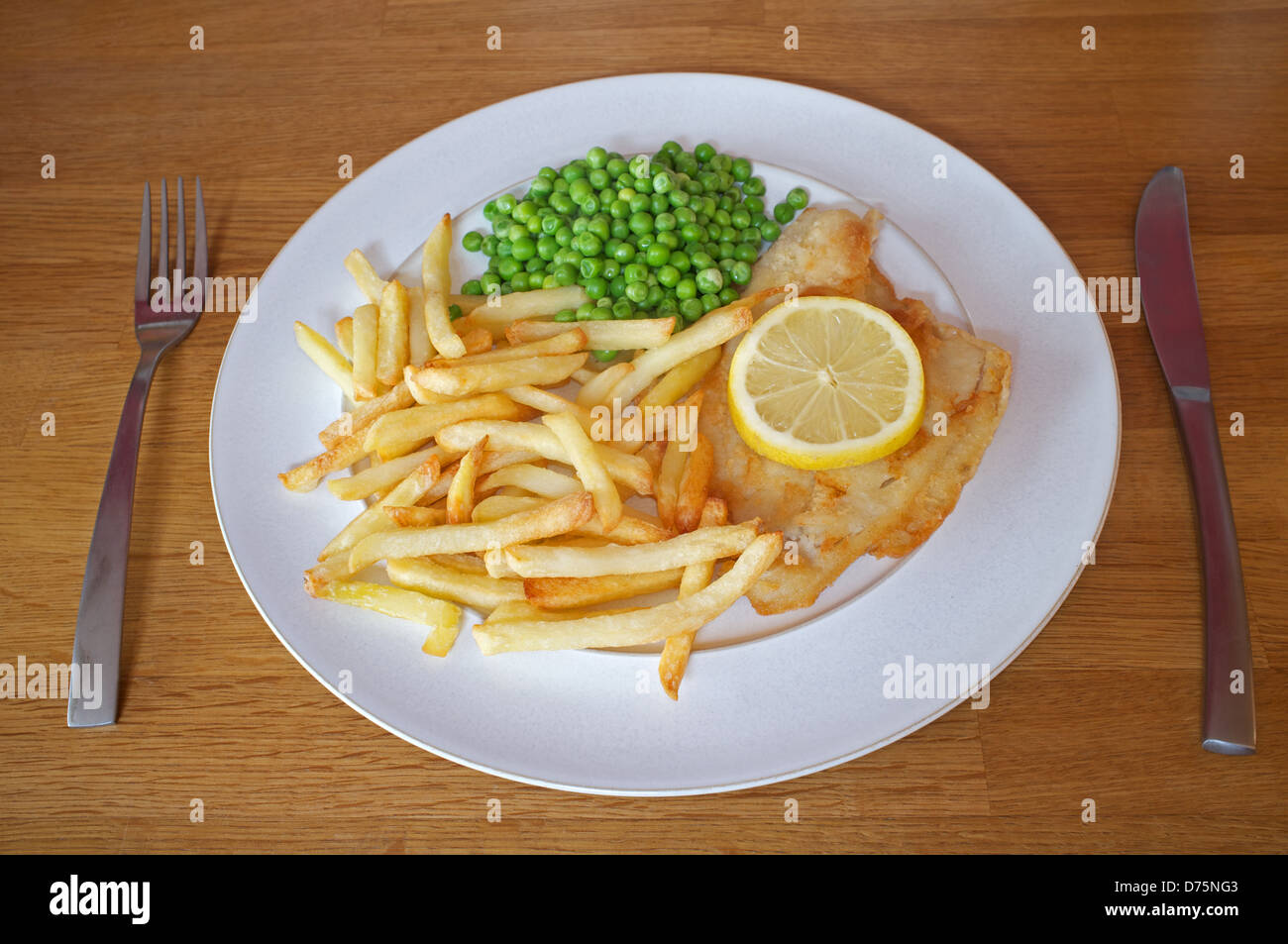 Fisch, Chips und Erbsen Stockfoto