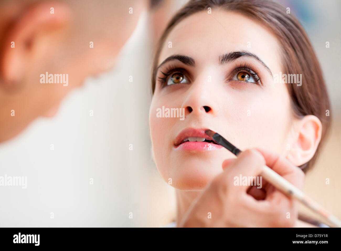 Kosmetikerin, aus denen eine Frau. Stockfoto