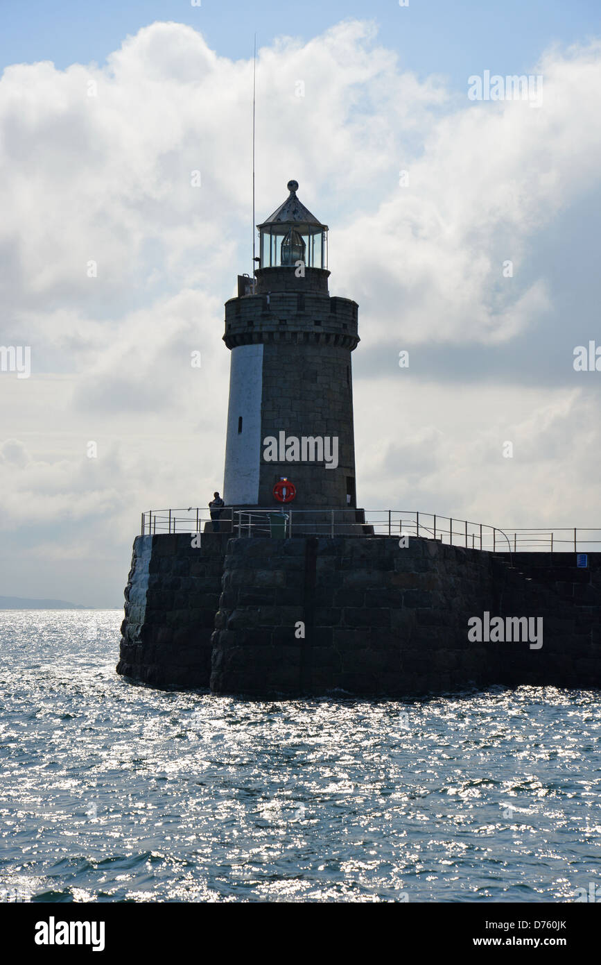 Leuchtturm auf Wellenbrecher, Saint Peter Port, Guernsey, Vogtei Guernsey, Channel Islands Stockfoto
