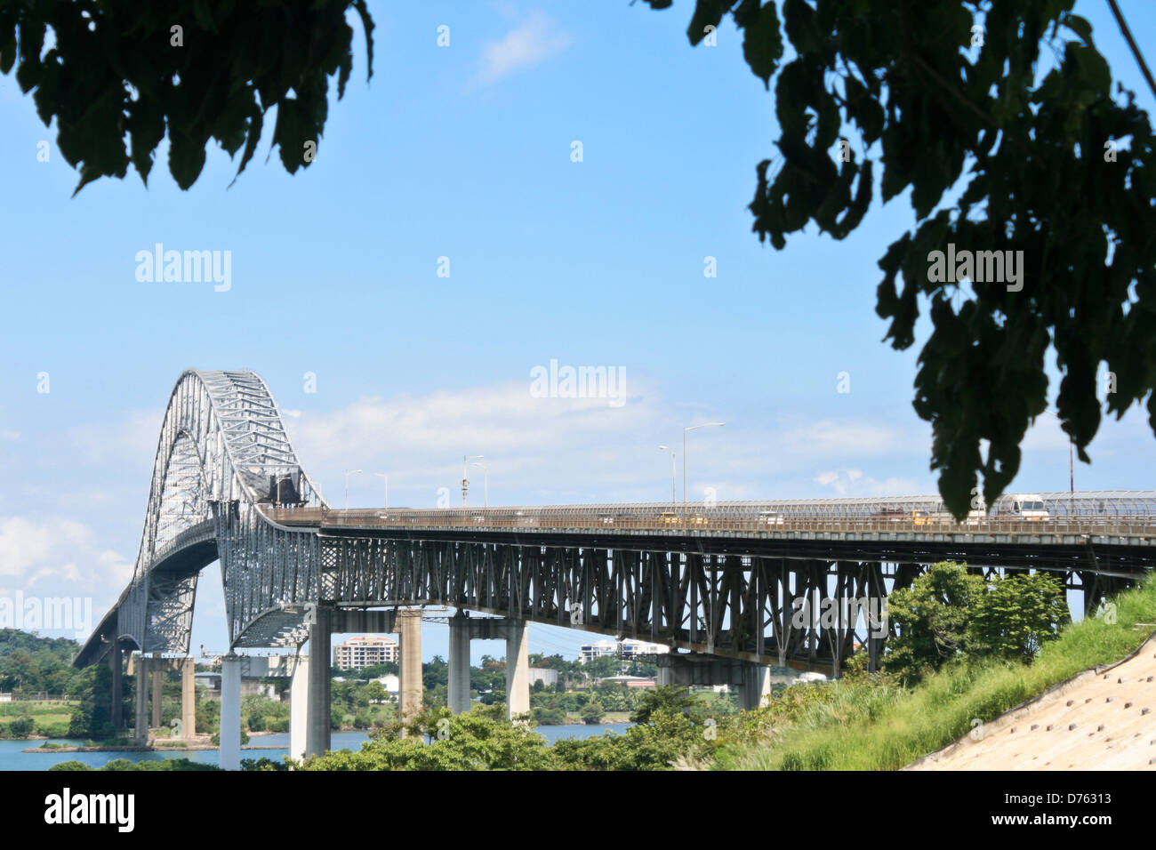 Blick auf die Brücke des Amerikas, in den südlichen Eingang des Panama Canal.also bekannt als Tacher Ferry Bridge, Panama-Stadt Stockfoto