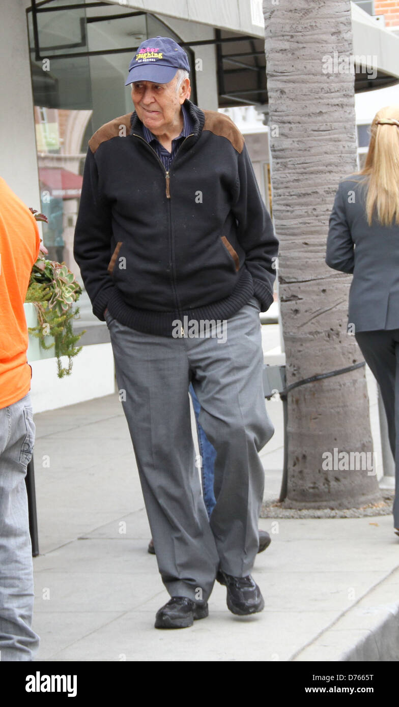 Carl Reiner unterwegs in Beverly Hills, Los Angeles, Kalifornien - 06.02.12 Stockfoto