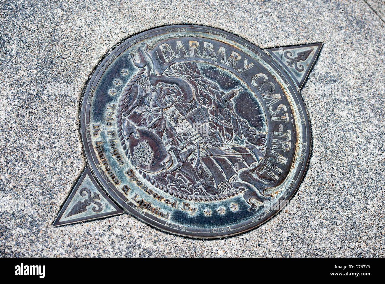 SAN FRANCISCO, Kalifornien - ein Marker eingebettet in den Bürgersteig für die barbary Trail in San Francisco's North Beach Gegend. Stockfoto