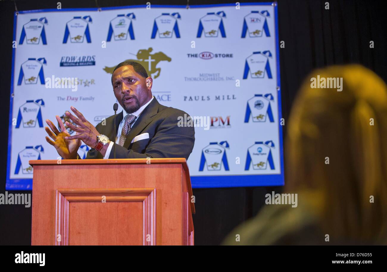 29. April 2013 - Louisville, Kentucky, USA - Ray Lewis spricht über Leben und Widrigkeiten beim elften jährlichen Rennen für Grace Spendenaktion Millionärs weiterfahren in Churchill Downs in Louisville, Kentucky am 29. April 2013. (Kredit-Bild: © Scott Serio/Eclipse/ZUMAPRESS.com) Stockfoto