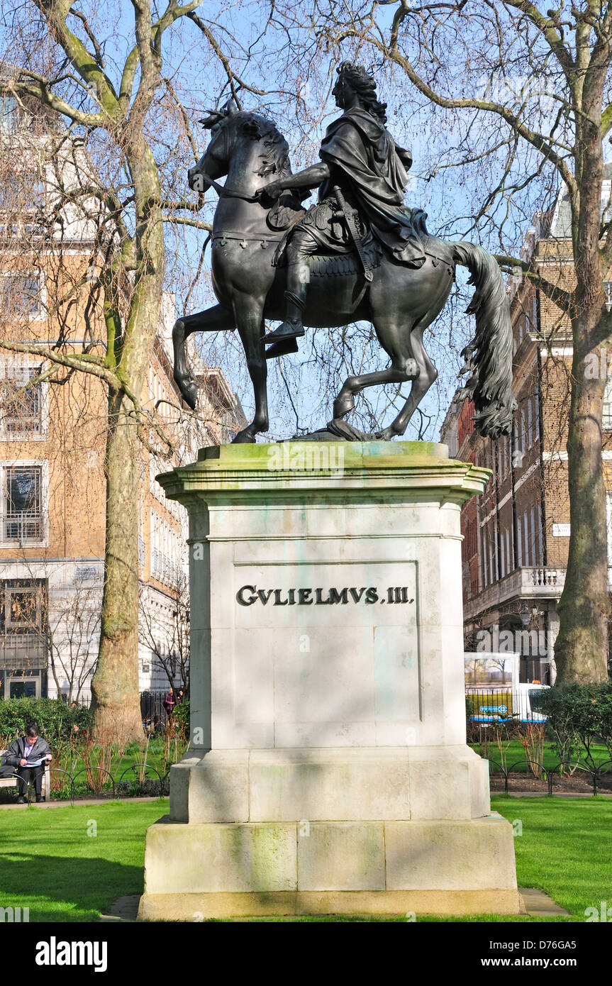 London, England, Vereinigtes Königreich. Statue von Wilhelm III. (1650-1702) in St James' Square (von John Bacon, 1808) Stockfoto