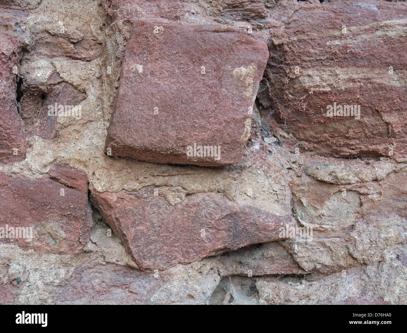 rötliche Steinmauer Detail der Burg Wertheim in Süddeutschland Stockfoto