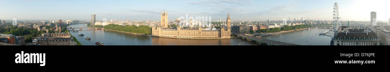 London Panorama, London, Vereinigtes Königreich. Architekt: nicht zutreffend, 2013. Erhöhten Blick auf die Houses of Parliament mit Fluss. Stockfoto