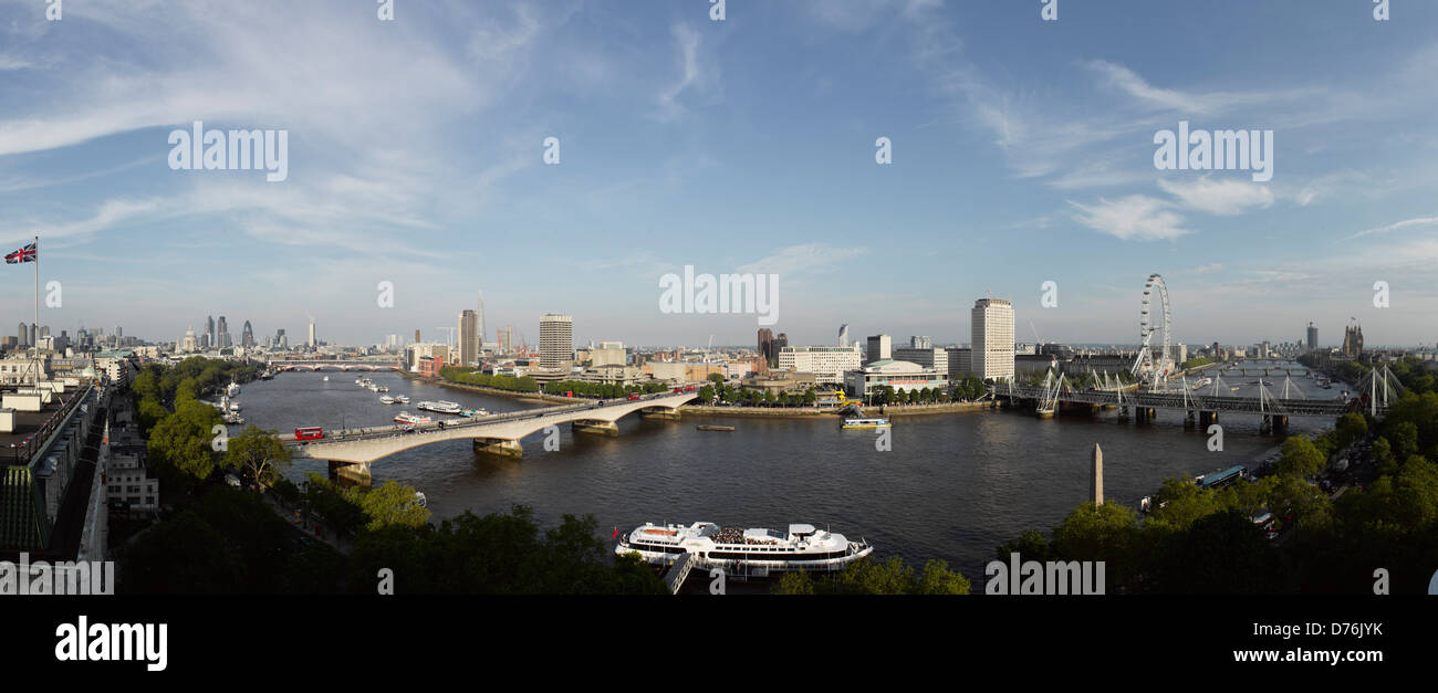 London Panorama, London, Vereinigtes Königreich. Architekt: nicht zutreffend, 2013. Blick auf den erhöhten Fluss von Norden mit Brücken. Stockfoto