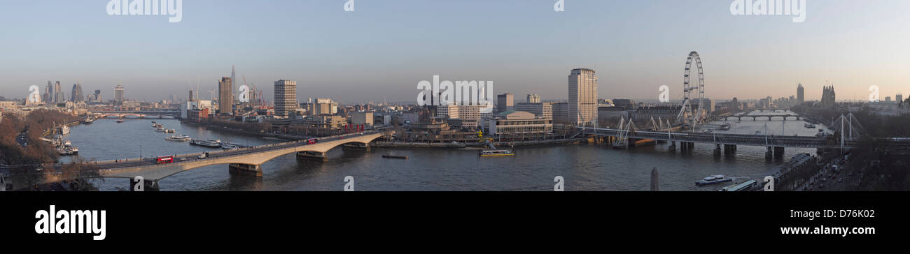 London Panorama, London, Vereinigtes Königreich. Architekt: nicht zutreffend, 2013. Blick auf den Fluss von Norden mit Waterloo Bridge erhöht eine Stockfoto