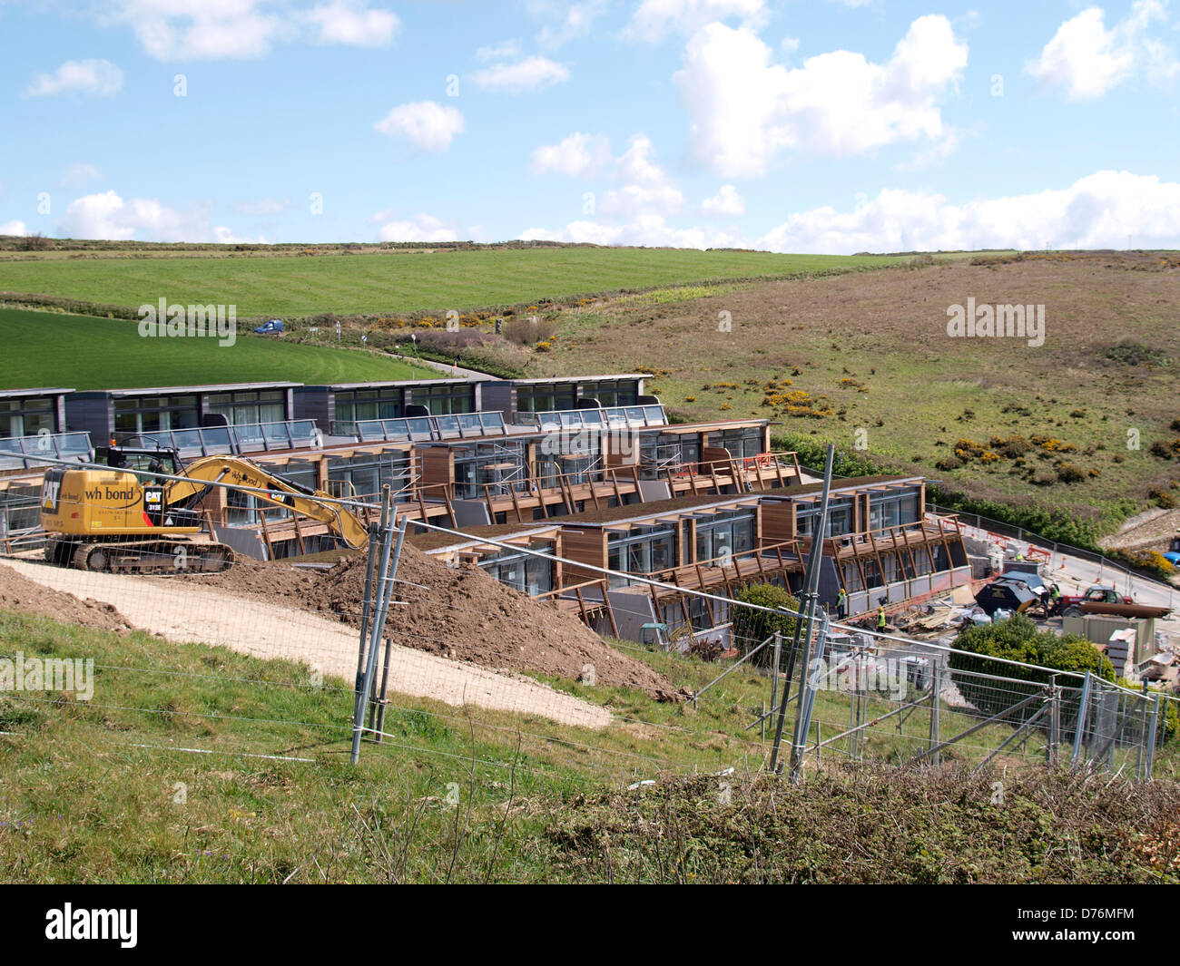 Das Dorf, Watergate Bay, Cornwall, UK 2013. Cliff Top Eco Pod Wohnungen gebaut. Stockfoto
