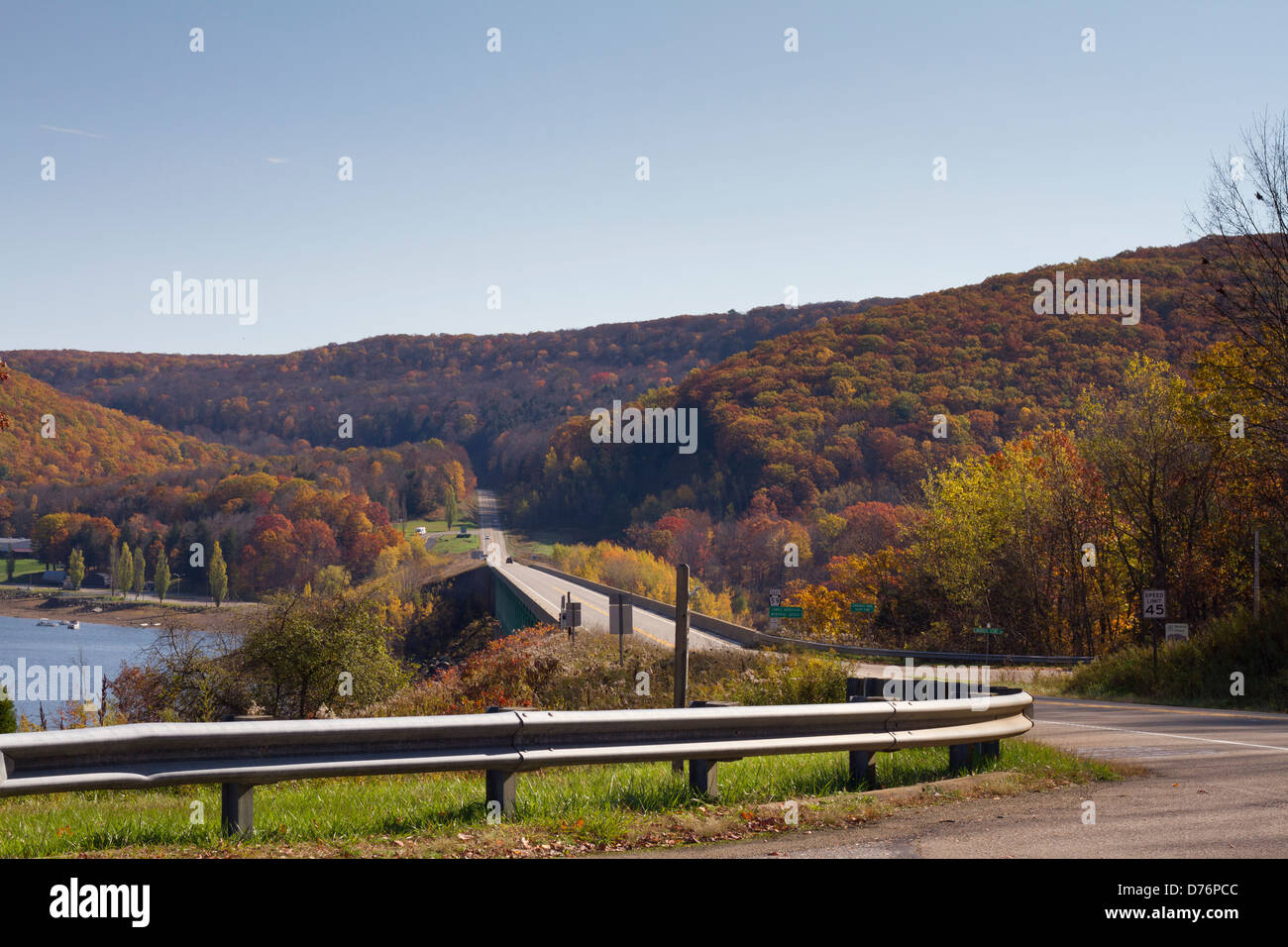 Kinzua Straße in der Allegheny National Forest, Pennsylvania im Herbst Stockfoto