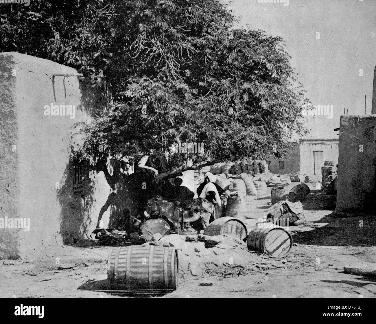 Eines der ersten Autotype Fotos einer Markt-Szene in Tcharbar, Persien, um 1880 Stockfoto