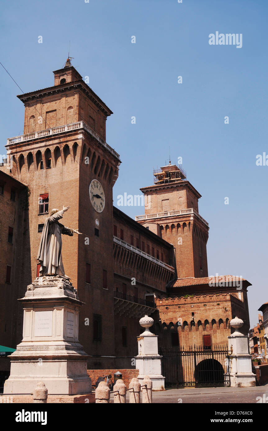 Italien Ferrara Schloss Estense Savanarola Denkmal Stockfoto