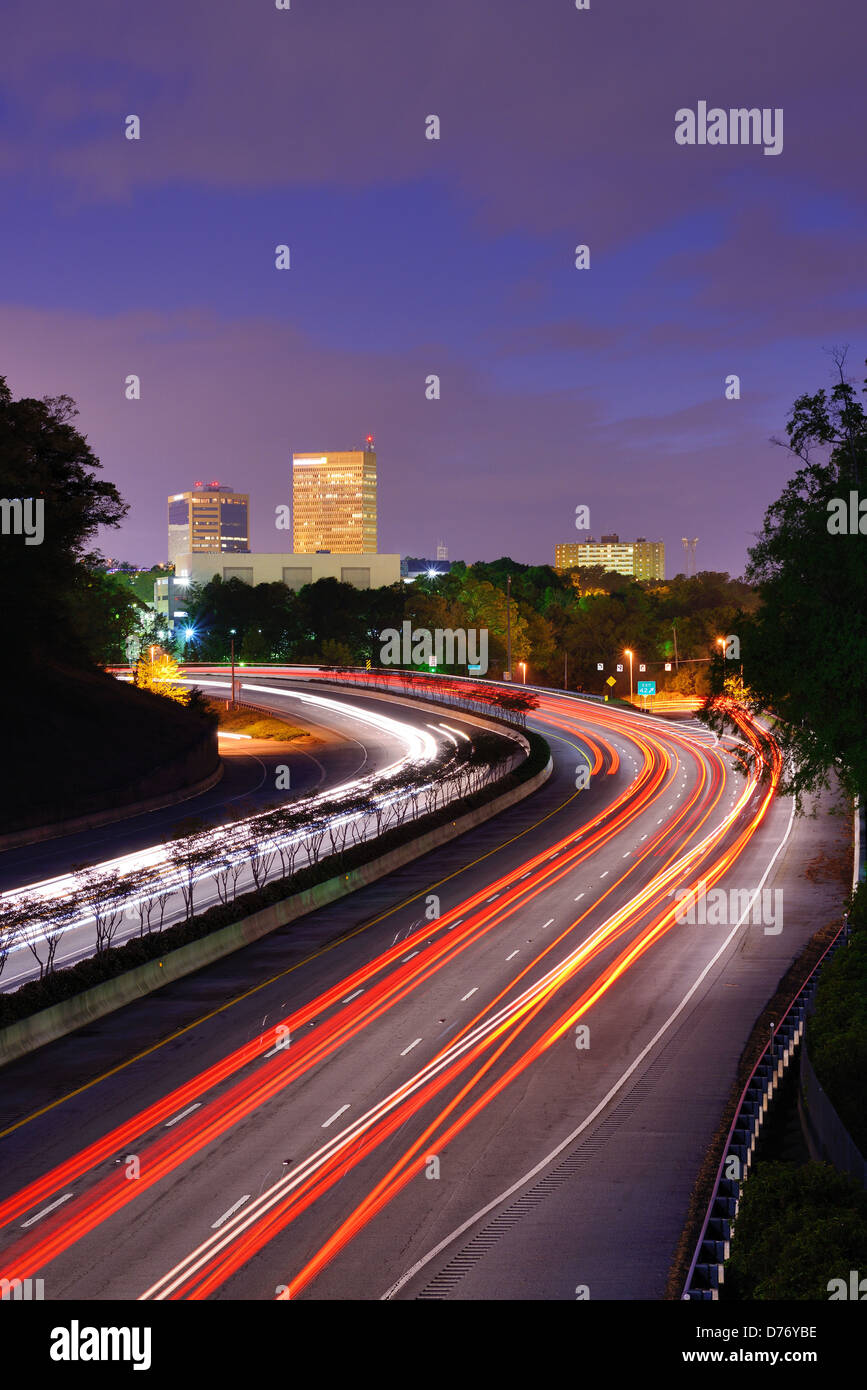Greenville, South Carolina Skyline über den Verkehrsfluss auf Interstate 385. Stockfoto