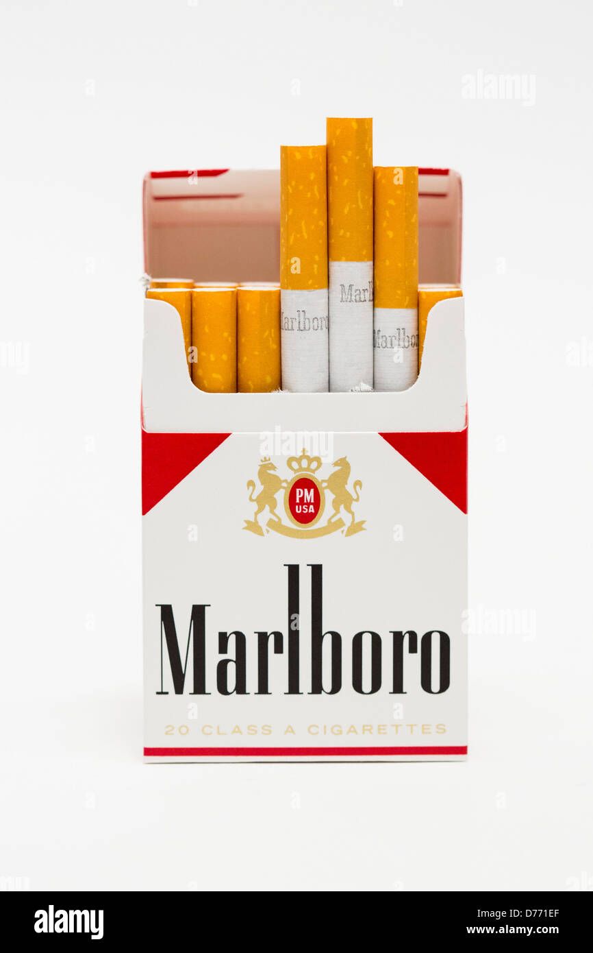 Eine Packung Marlboro Red Zigaretten. Stockfoto