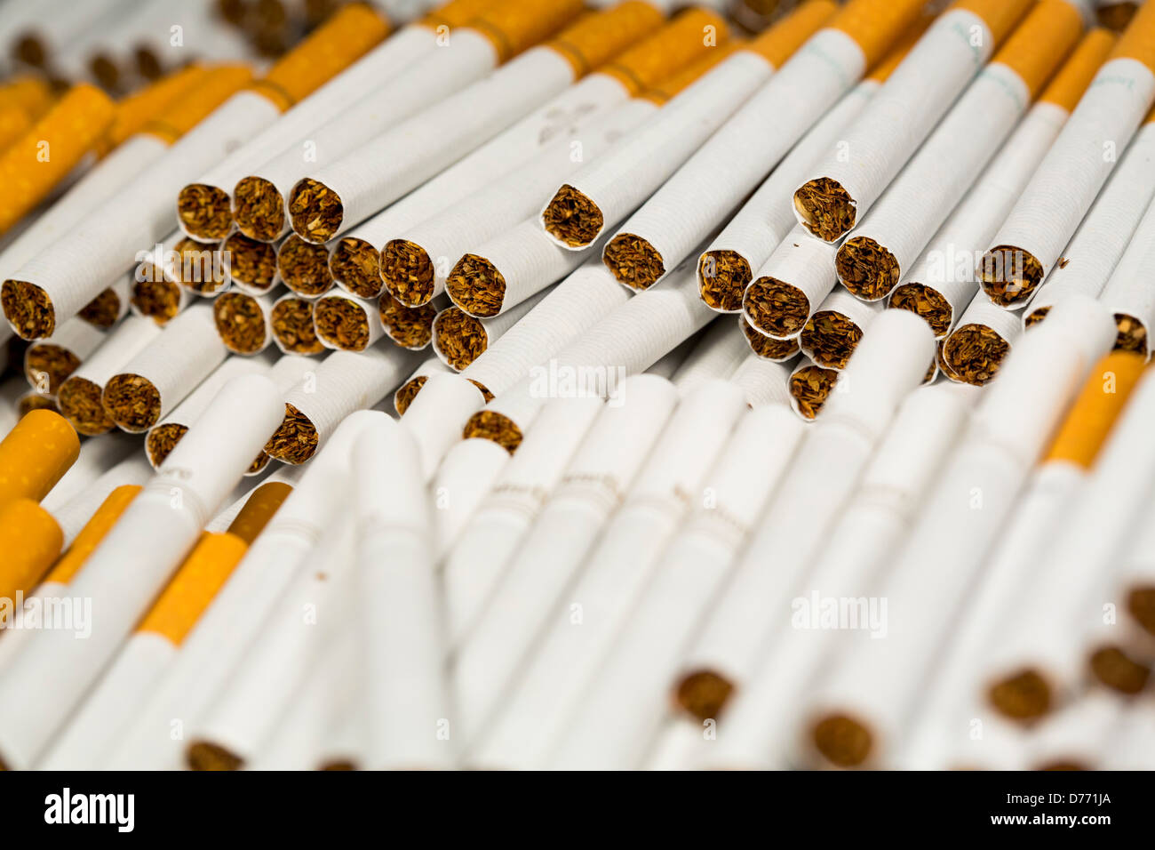 Verschiedene Lose Zigaretten. Marlboro, Pall Mall, Winston, Camel, Parlament, Newport, American Spirit. Stockfoto