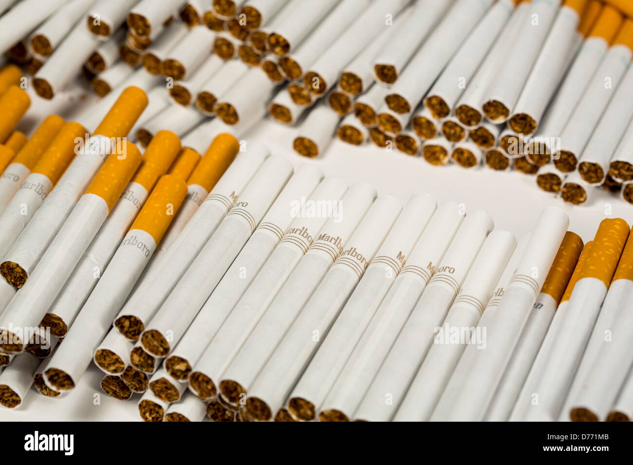 Verschiedene Lose Zigaretten. Marlboro, Pall Mall, Winston, Camel, Parlament, Newport, American Spirit. Stockfoto