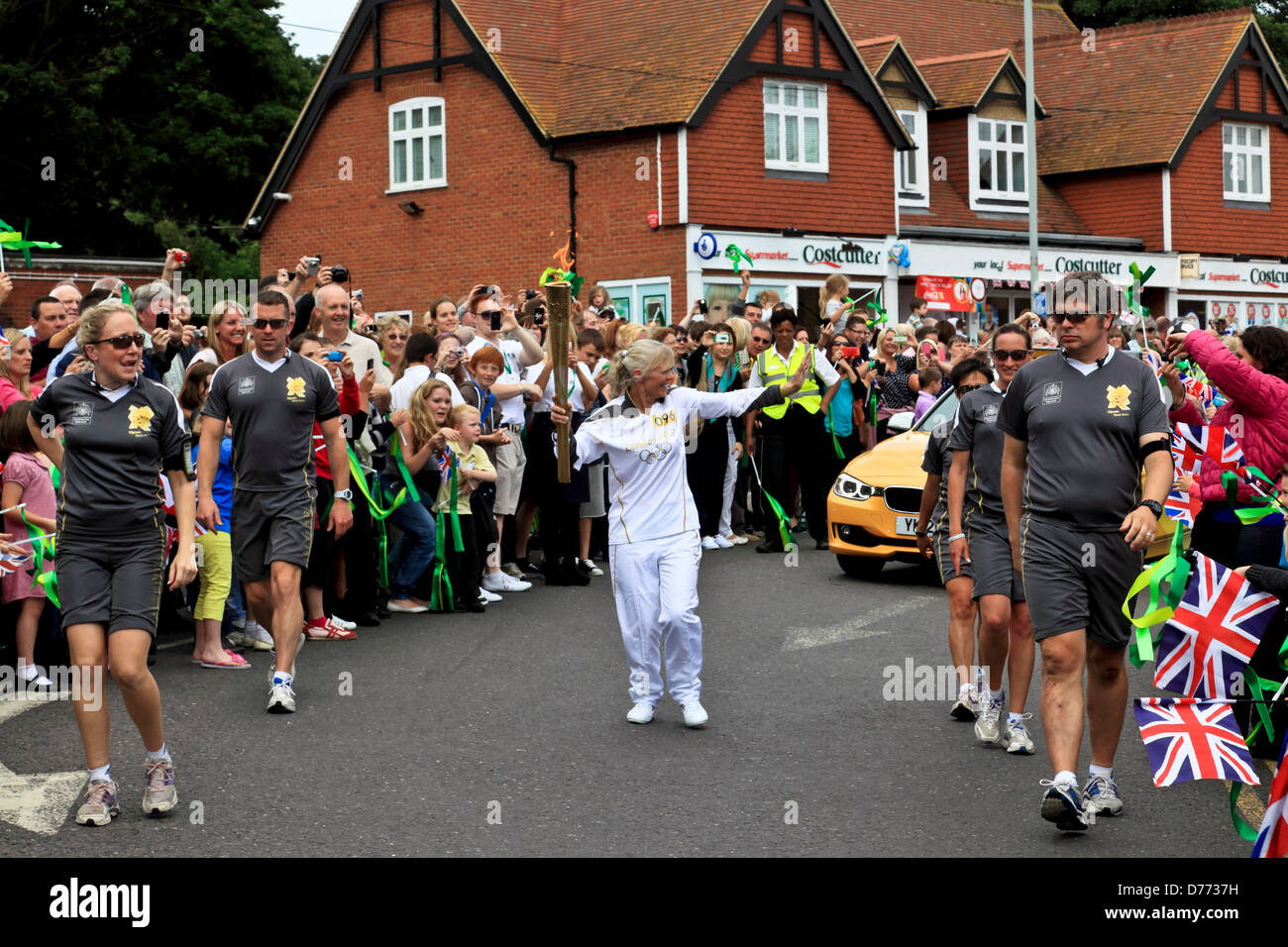 8693. Olympic Torch Relay, Fackel Träger Kelly Cullen aus Herne Bay, Sturry, Kent, England, UK, Europa Stockfoto