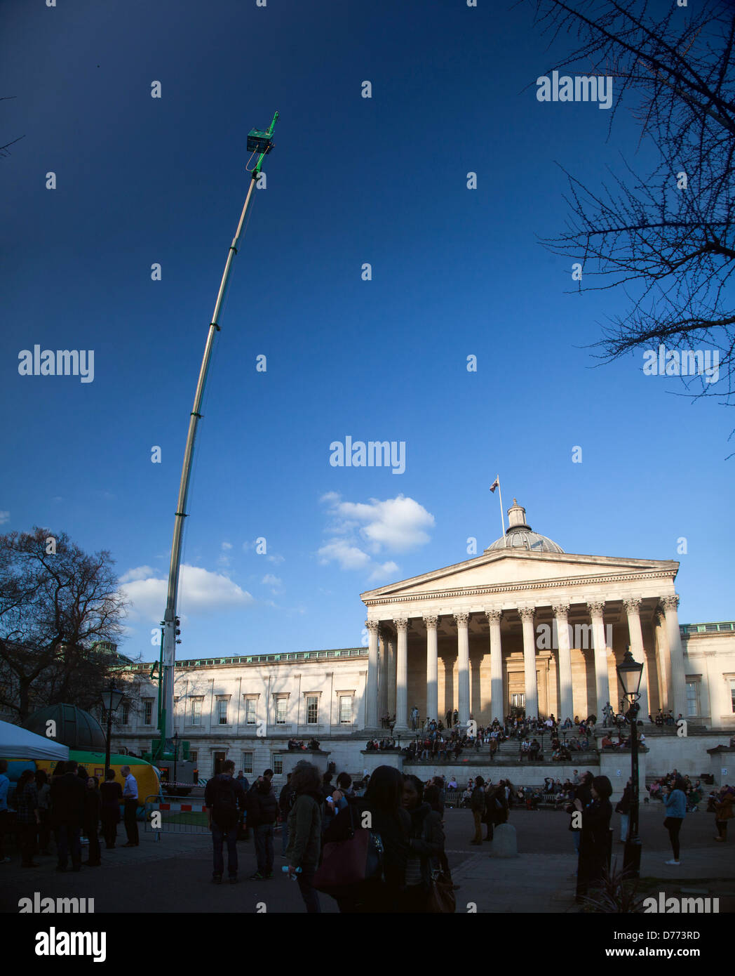 RAG-Charity-Bungee-Sprung an der UCL (University College London) Stockfoto