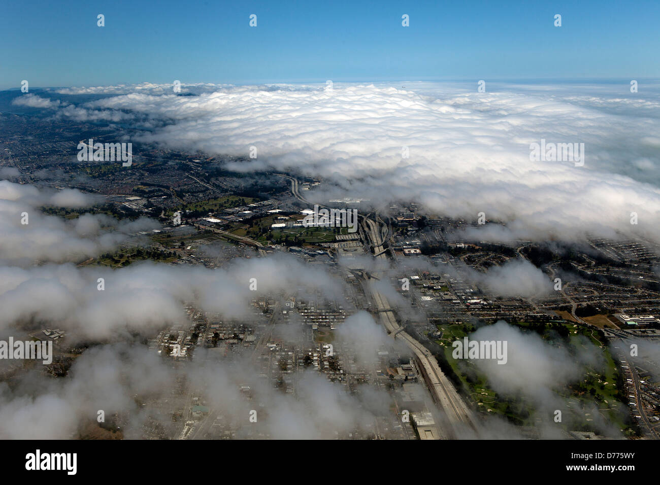 Luftaufnahme Nebel Daly City-San Mateo Grafschaft, Kalifornien Stockfoto