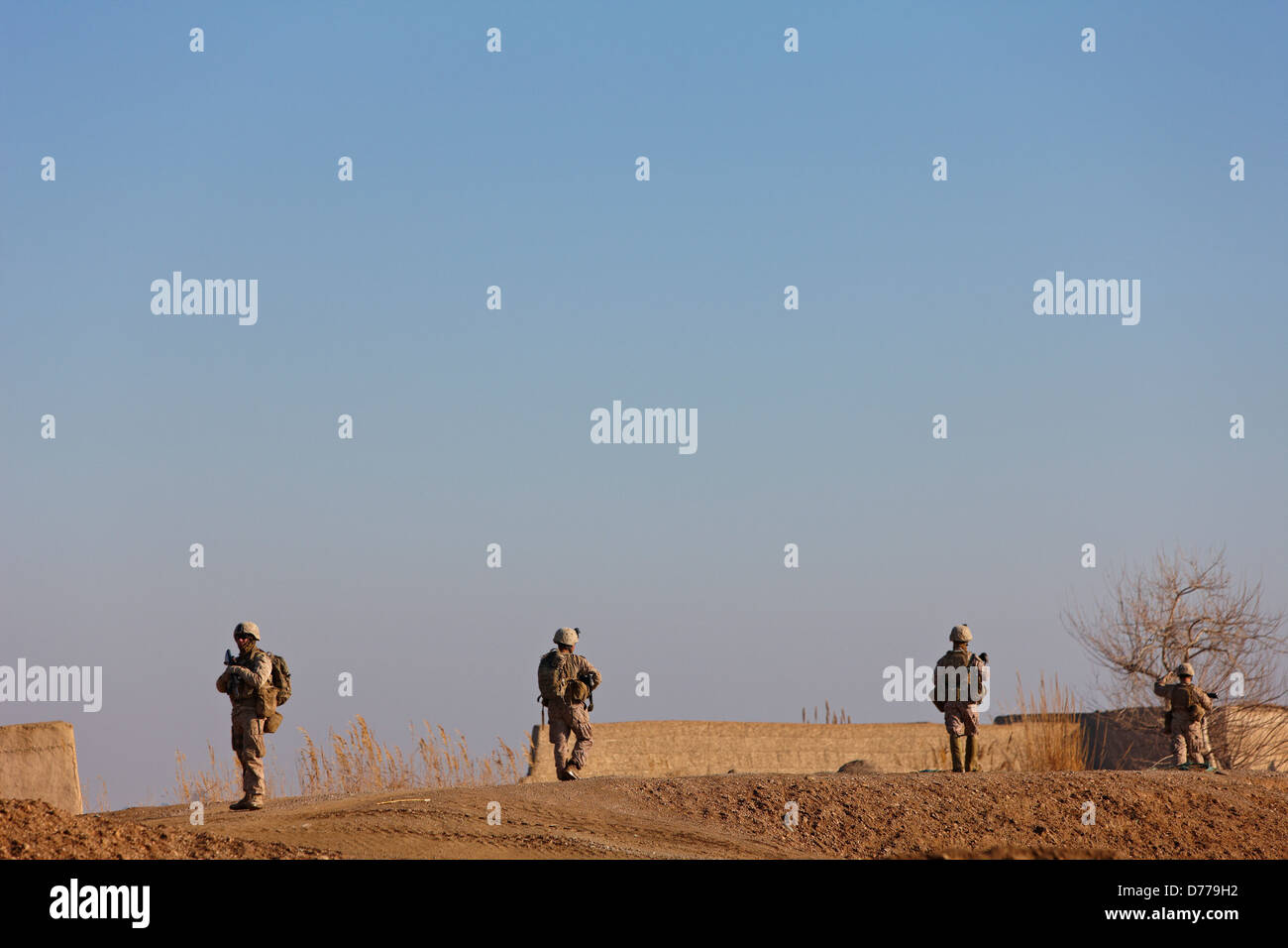 US-Marines auf Patrouille in der afghanischen Provinz Helmand nahe Stadt Mardscha Stockfoto