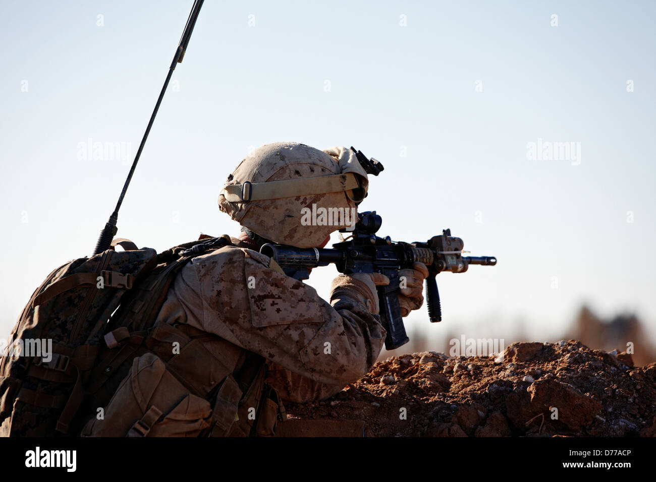 Eine US-Marine will seine M4 Carbine im Kampfeinsatz in der afghanischen Provinz Helmand Stockfoto