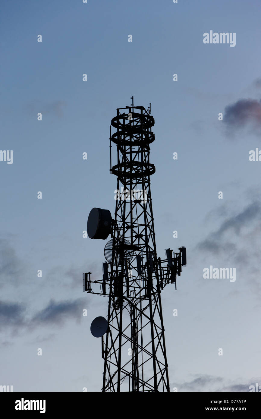 Mikrowellen-Relais-Kommunikations-Turm Stockfoto