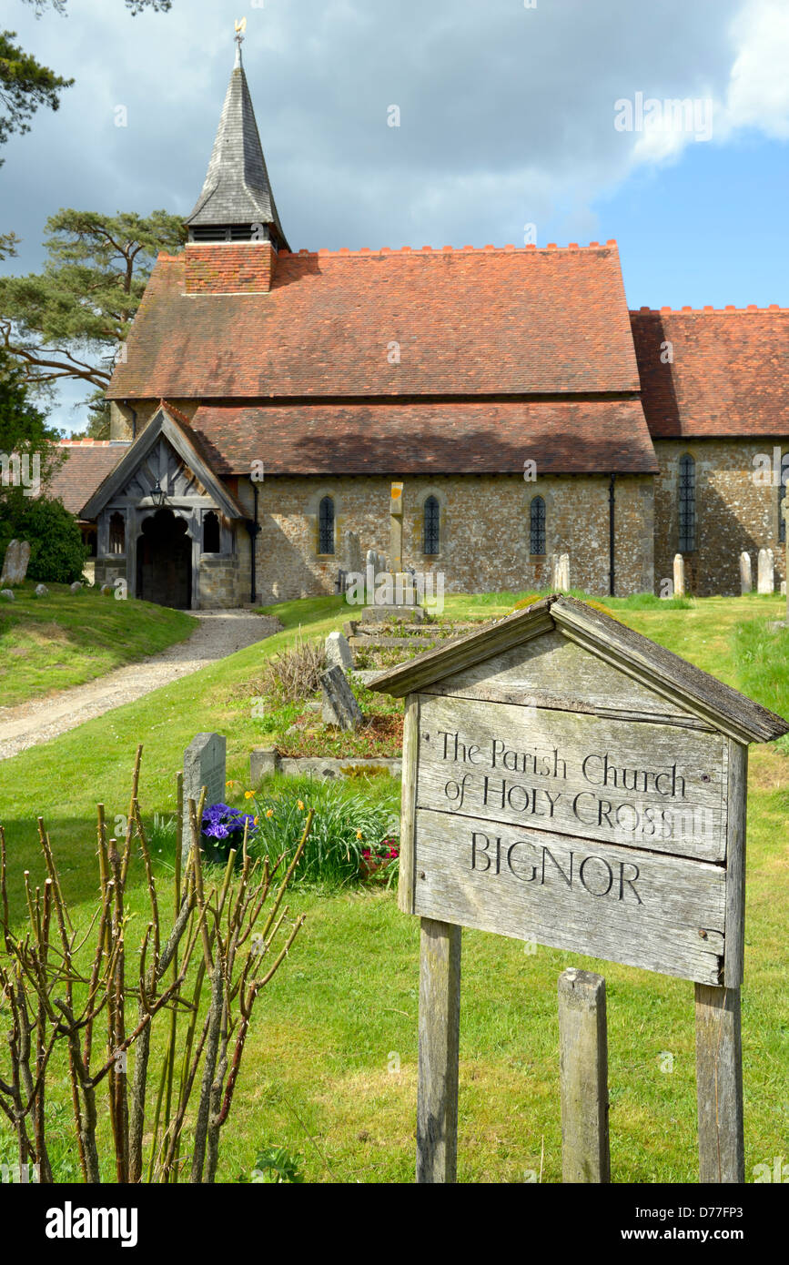 Die Pfarrei Kirche des Heiligen Kreuzes im Dorf Bignor in South Downs National Park, West Sussex, Großbritannien Stockfoto