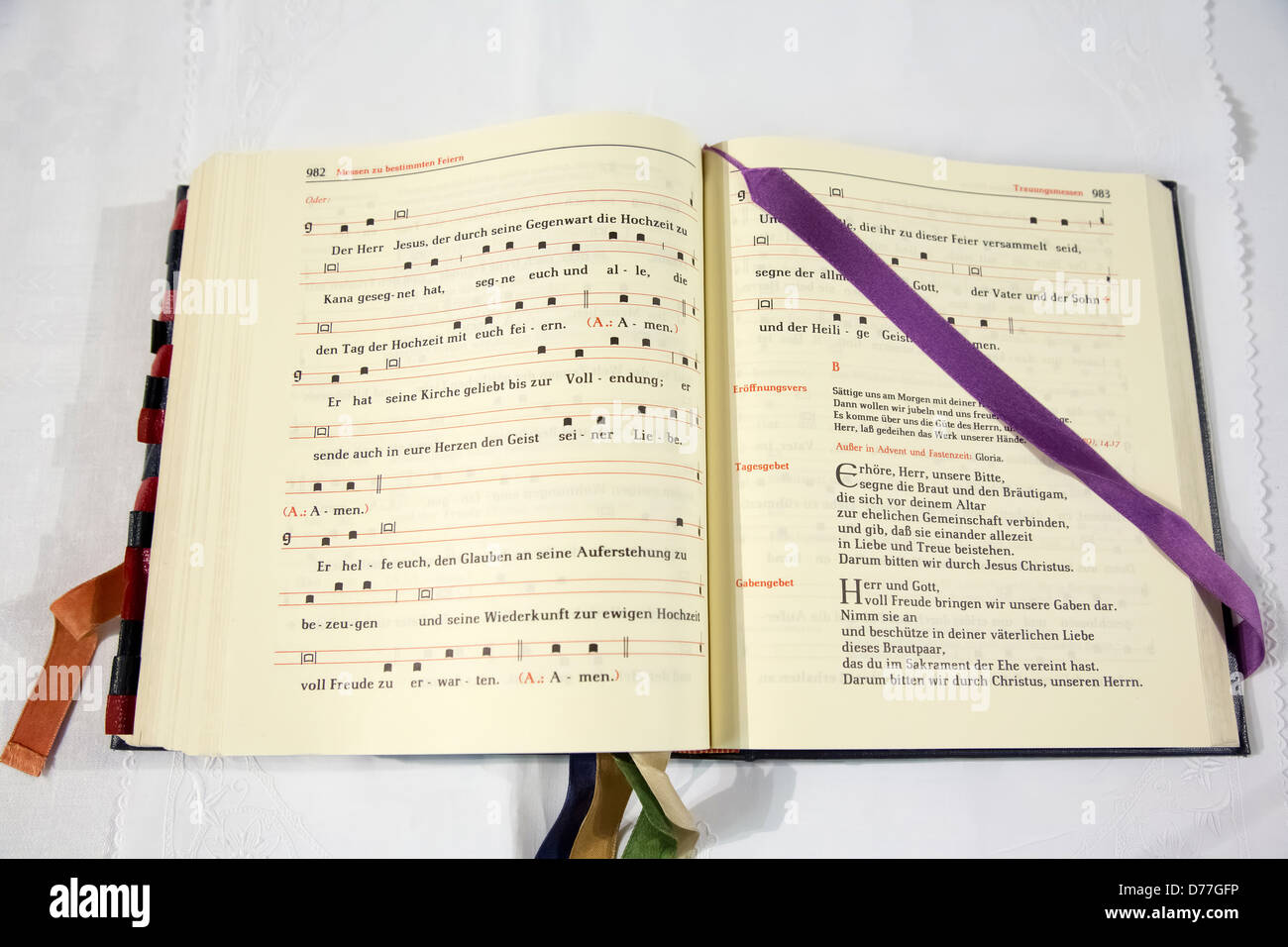 Essen, Deutschland, ein Gesangbuch in der Kirche Stockfoto
