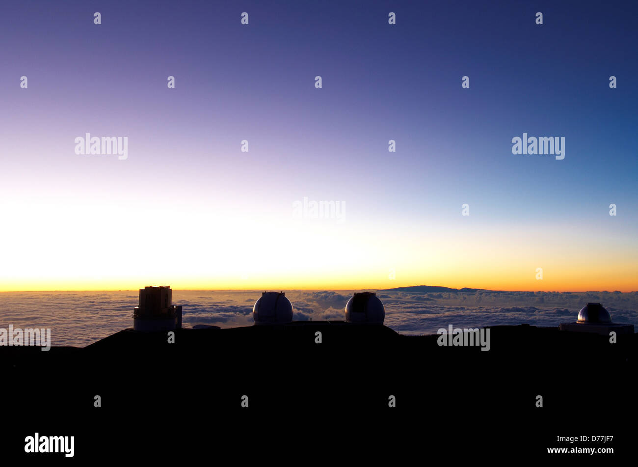 Silhouette Observatorien Mauna Kea Observatorium Mauna Kea Hawaii Inseln Hawaii USA Stockfoto