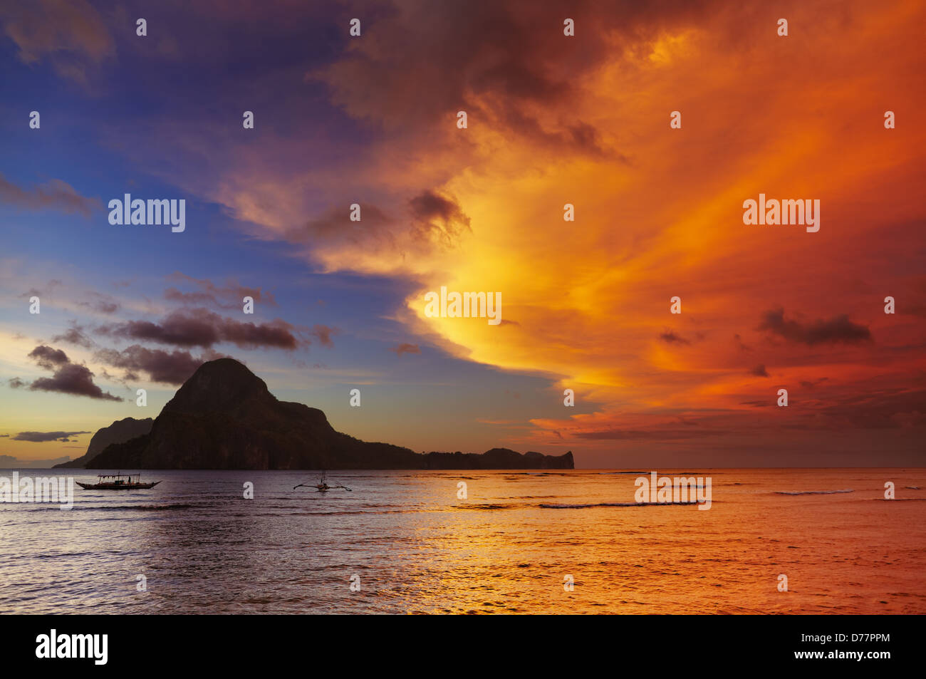 El Nido-Bucht und Cadlao Insel bei Sonnenuntergang, Palawan, Philippinen Stockfoto