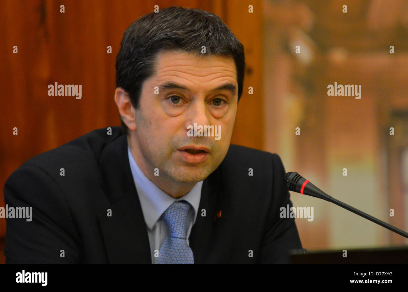 Lissabon, Portugal. 30. April 2013.  Finance Minister Vitor Gaspar Vítor Gaspar Antworten im Parlament heute über den Fall von Swap-Kontrakte Vitor Gaspar Regierung beschuldigt wird Socrates Swap Regierung mit Gerichtsverfahren gegen Santander Totta Vorgehen und JP Morgan, mit Banken war nicht möglich, die Verträge neu zu verhandeln. Bildnachweis: João Nelson Ferreira Alamy Live-Nachrichten Stockfoto