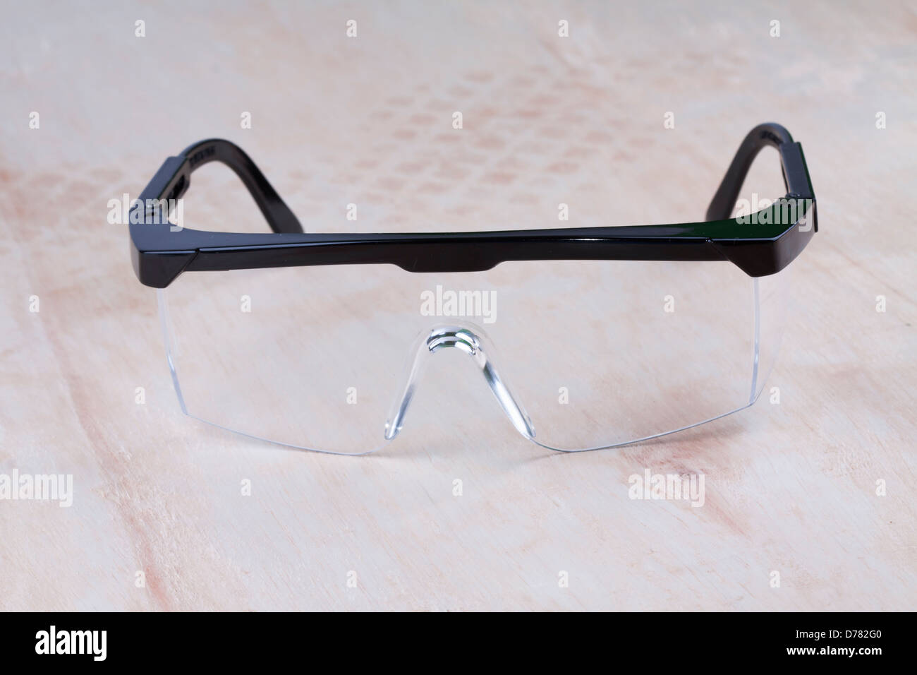 Schutzbrille mit Holz Hintergrund und Platz für text Stockfoto