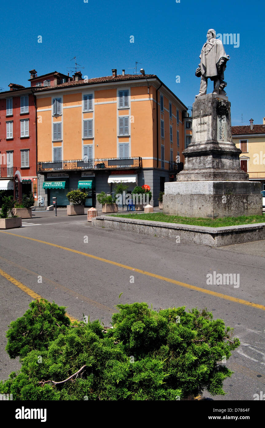 Italien, Lombardei, Crema, Piazza Giuseppe Garibaldi-Denkmal Stockfoto