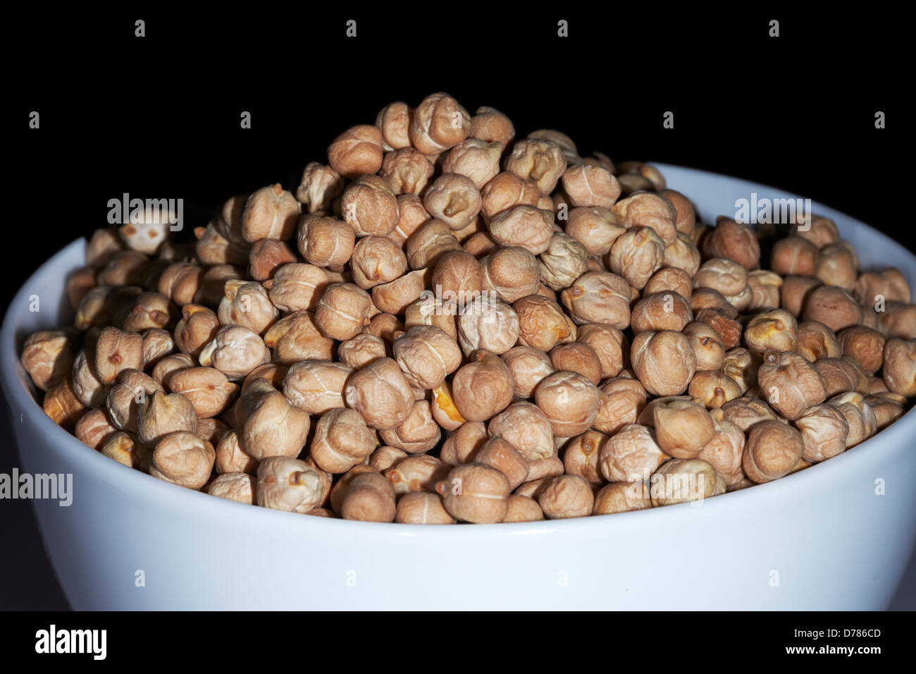 Schüssel mit Kichererbsen (Cicer Arietinum) oder Kichererbsen Stockfoto