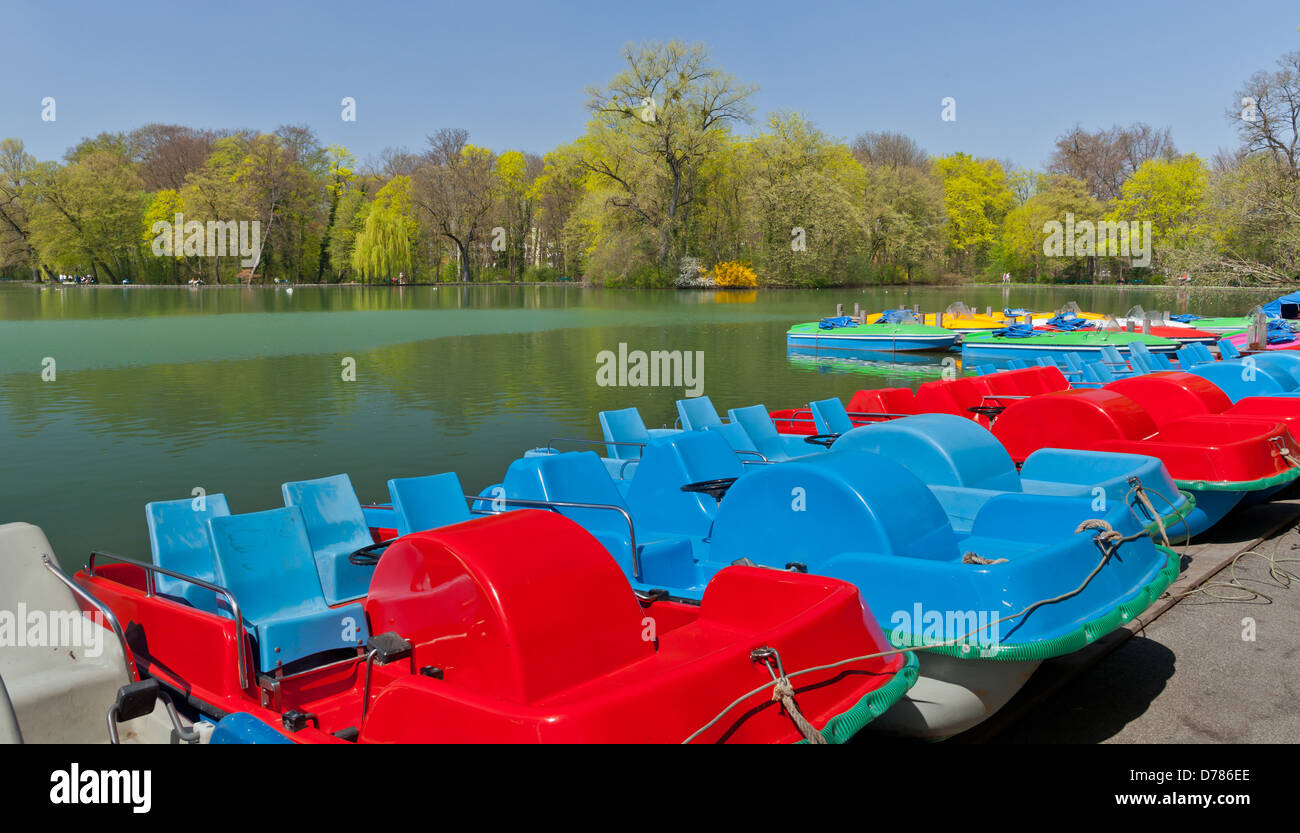 München Vermietung Tretboote am Kleinhesseloher See (See) im