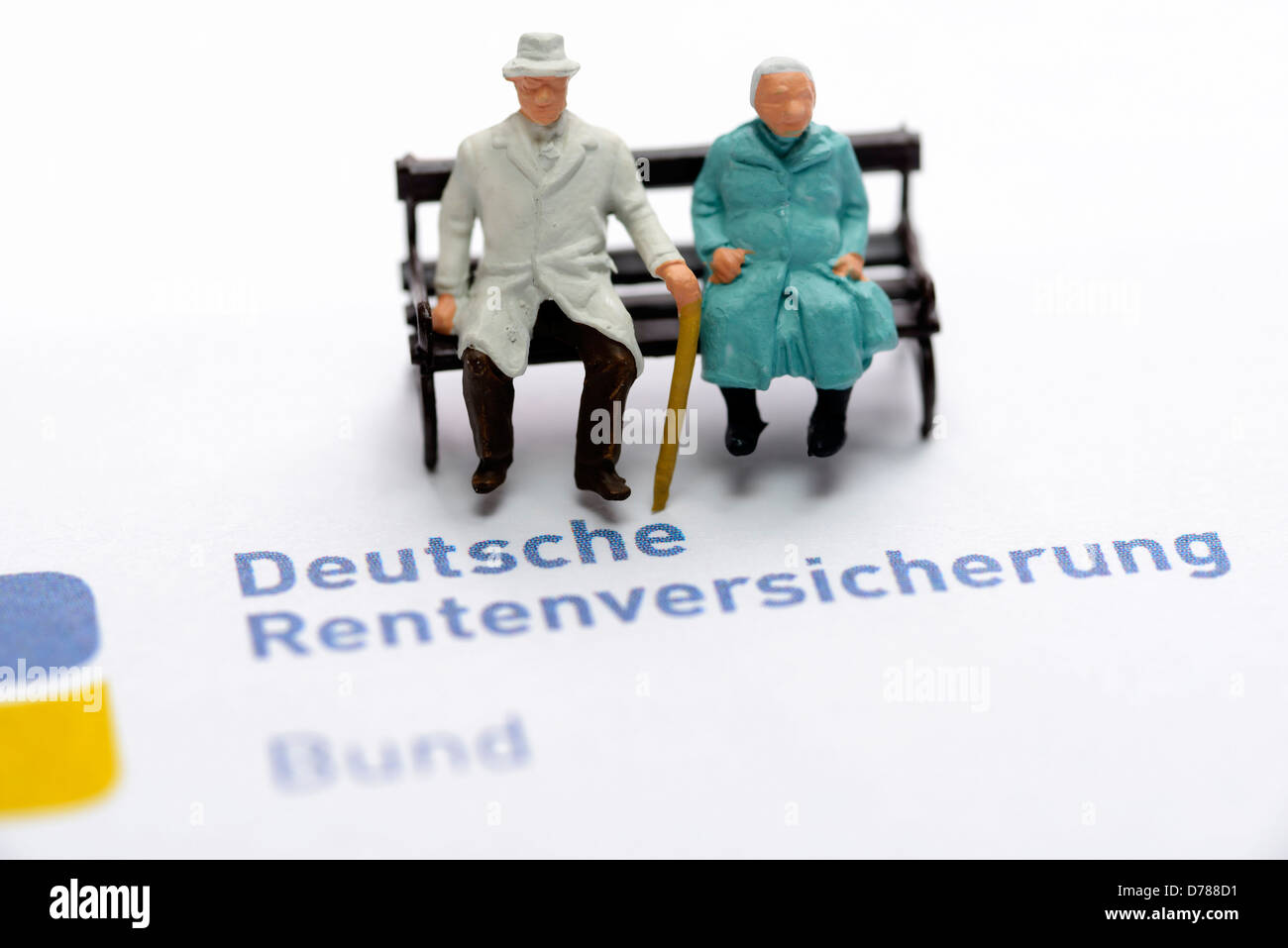 Miniatur-Senioren Paar und einem Hub von der deutschen Rentenversicherung, symbolische Foto Renten Stockfoto