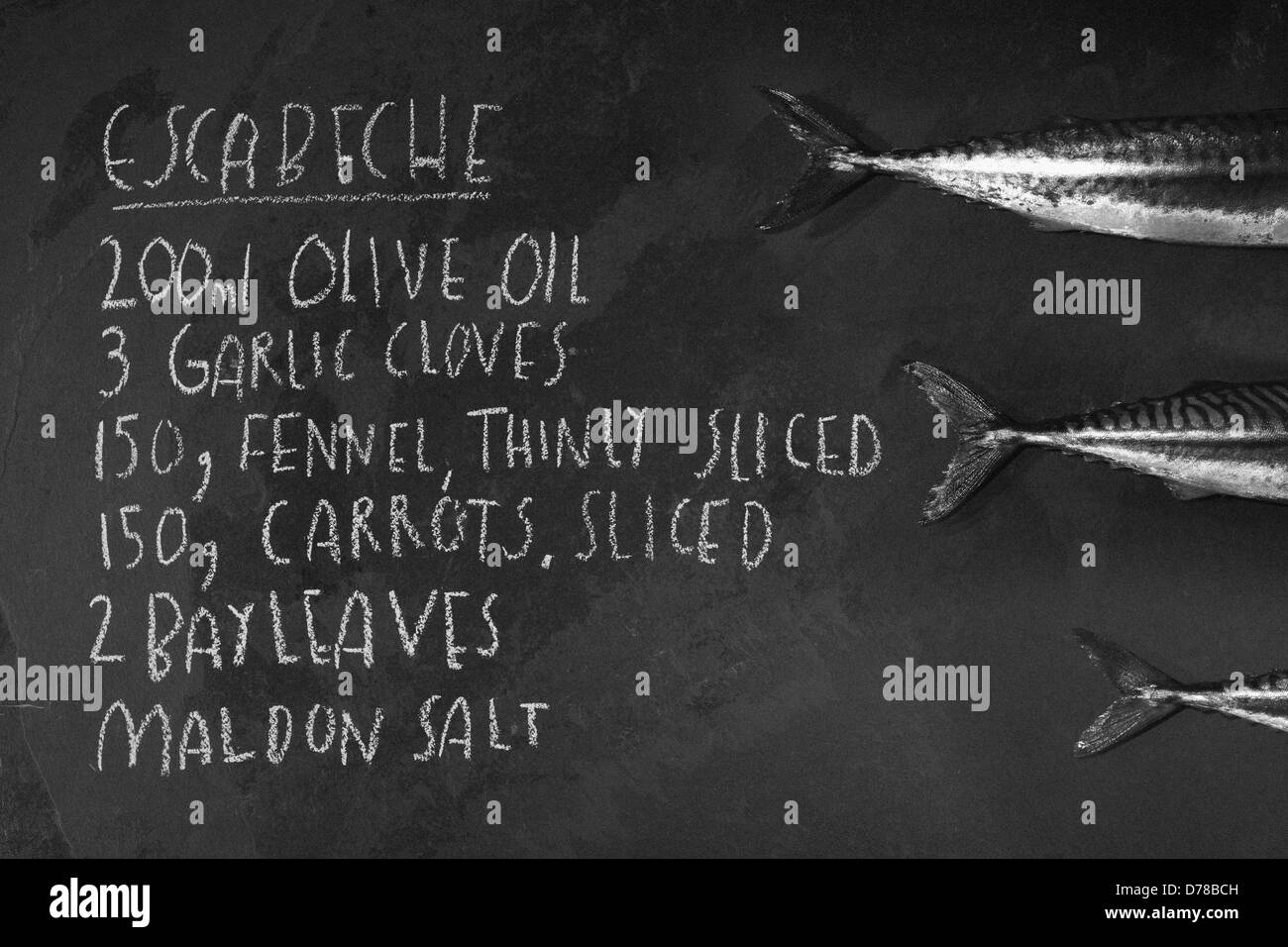Makrele auf Schiefer mit Rezept Stockfoto