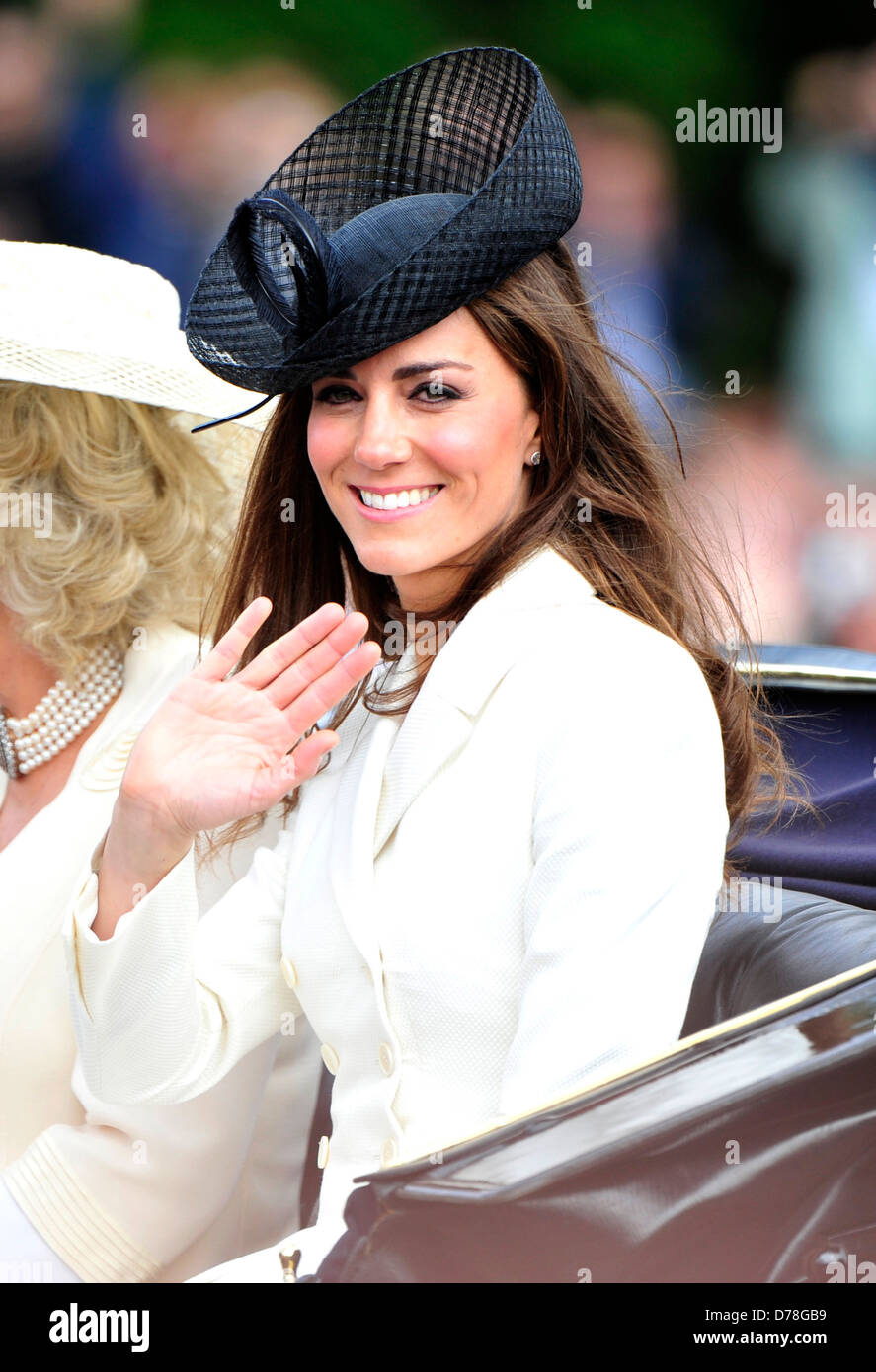 Catherine Middleton, Herzogin von Cambridge Trooping The Colour, offizieller Geburtstag der Queen zu feiern statt, in der Mall Stockfoto