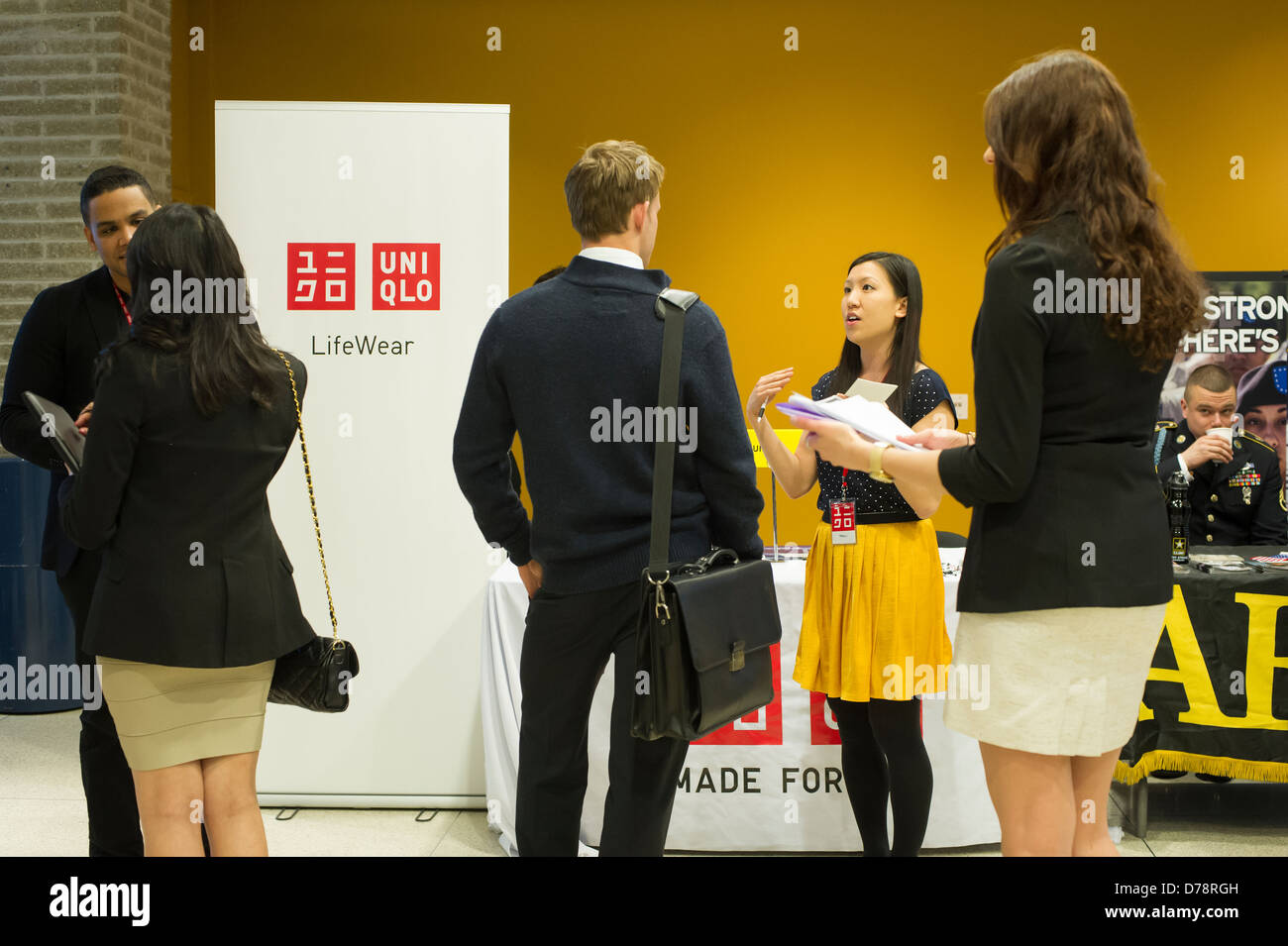 Arbeitssuchende zu besuchen, ein Praktikum und Jobmesse an der Pace University in New York Stockfoto