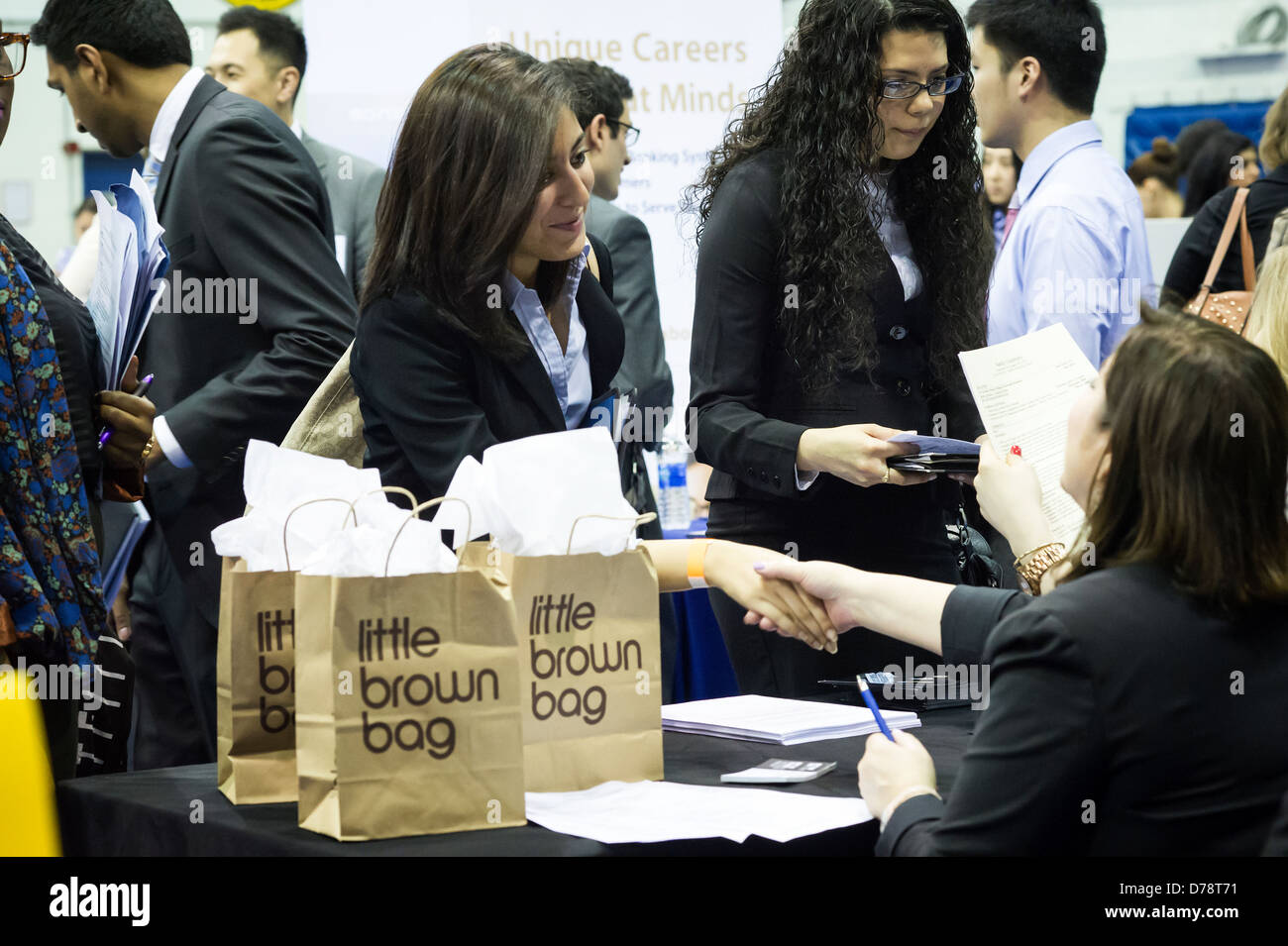 Arbeitssuchende zu besuchen, ein Praktikum und Jobmesse an der Pace University in New York Stockfoto