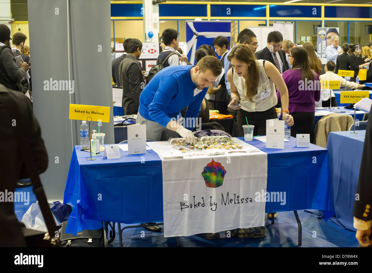 Arbeitssuchende zu besuchen, ein Praktikum und Jobmesse an der Pace University in New York Stockfoto