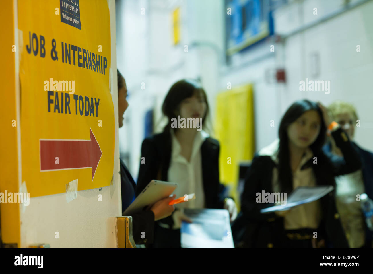 Arbeitssuchende zu besuchen, ein Praktikum und Jobmesse an der Pace University in New York Stockfoto