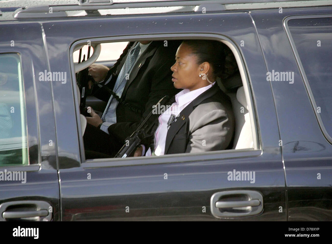 Atmosphäre First Lady der Vereinigten Staaten Michelle Obama Sicherheit Detail wenn sie Südafrika mit ihren Töchtern besucht Stockfoto